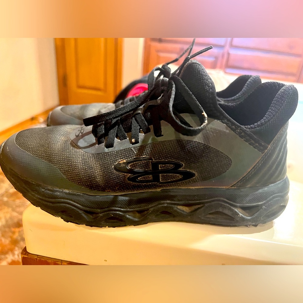 Boombah turf shoes. Men’s 6.5 / women 8